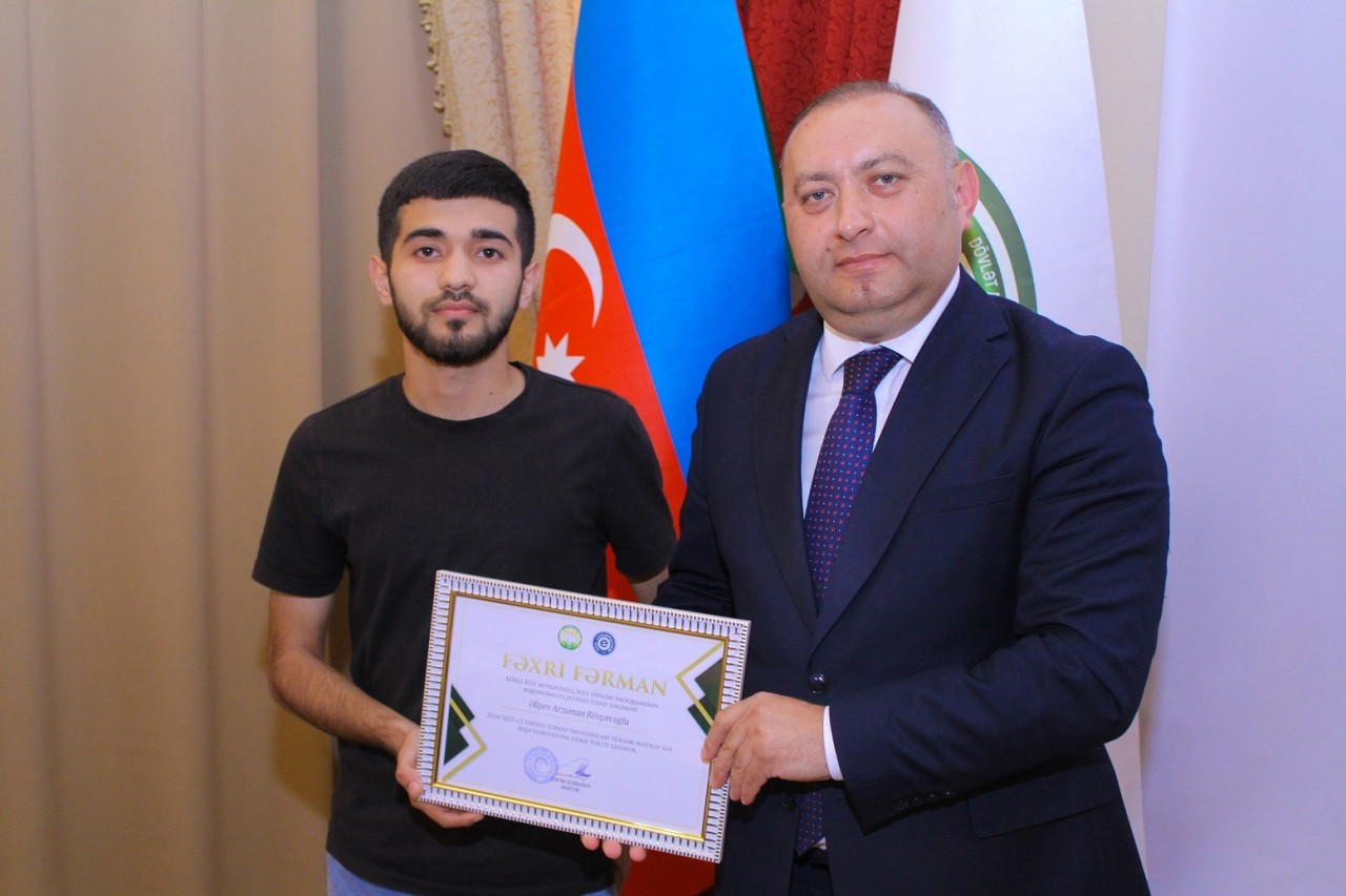 Zəfər Qurbanov Türkiyədə təhsil alacaq tələbələrlə görüşdü - FOTOLAR